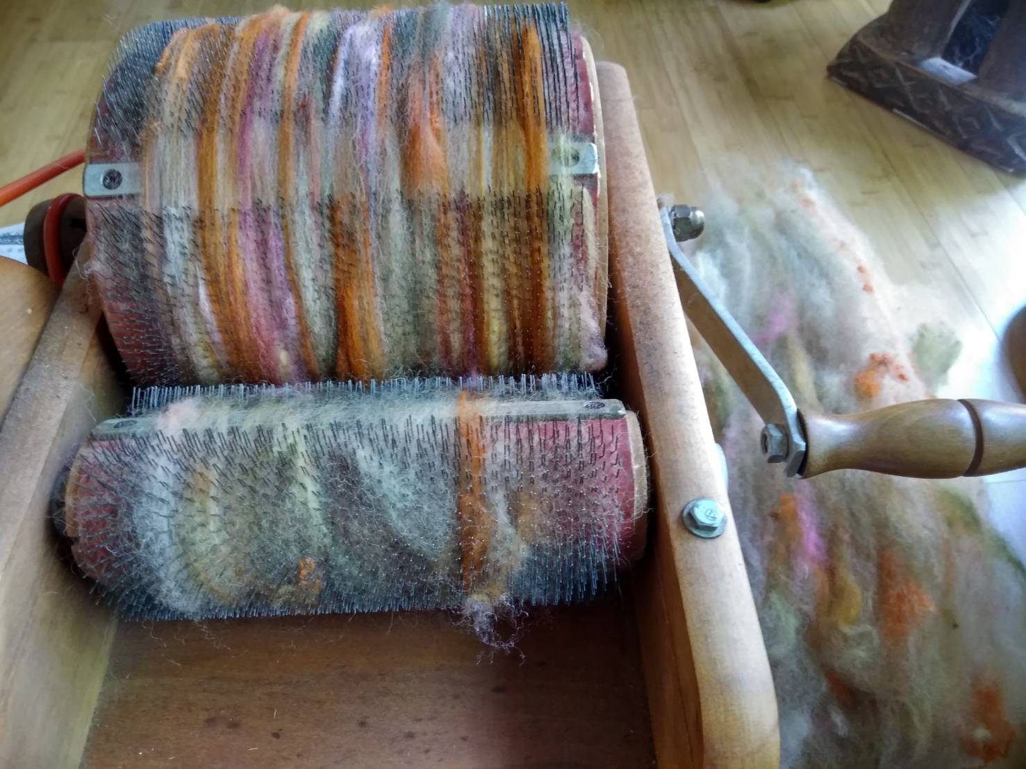 「ウールを紡いで織るマフラー」
